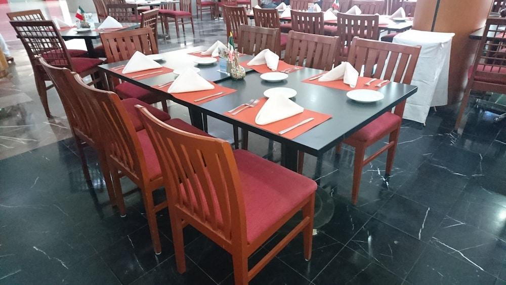 Wyndham Executivo Culiacán Buitenkant foto